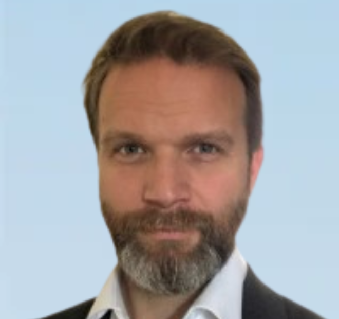 Headshot of Lewis Barlow